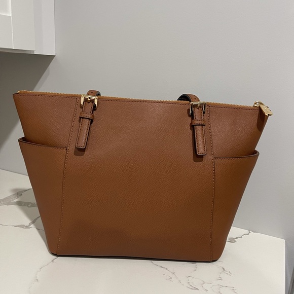 Michael Kors tote - Picture 4 of 9